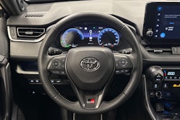 musta Toyota RAV4 2024 kuva 14.