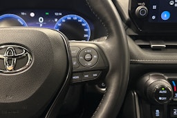 musta Toyota RAV4 2024 kuva 15.