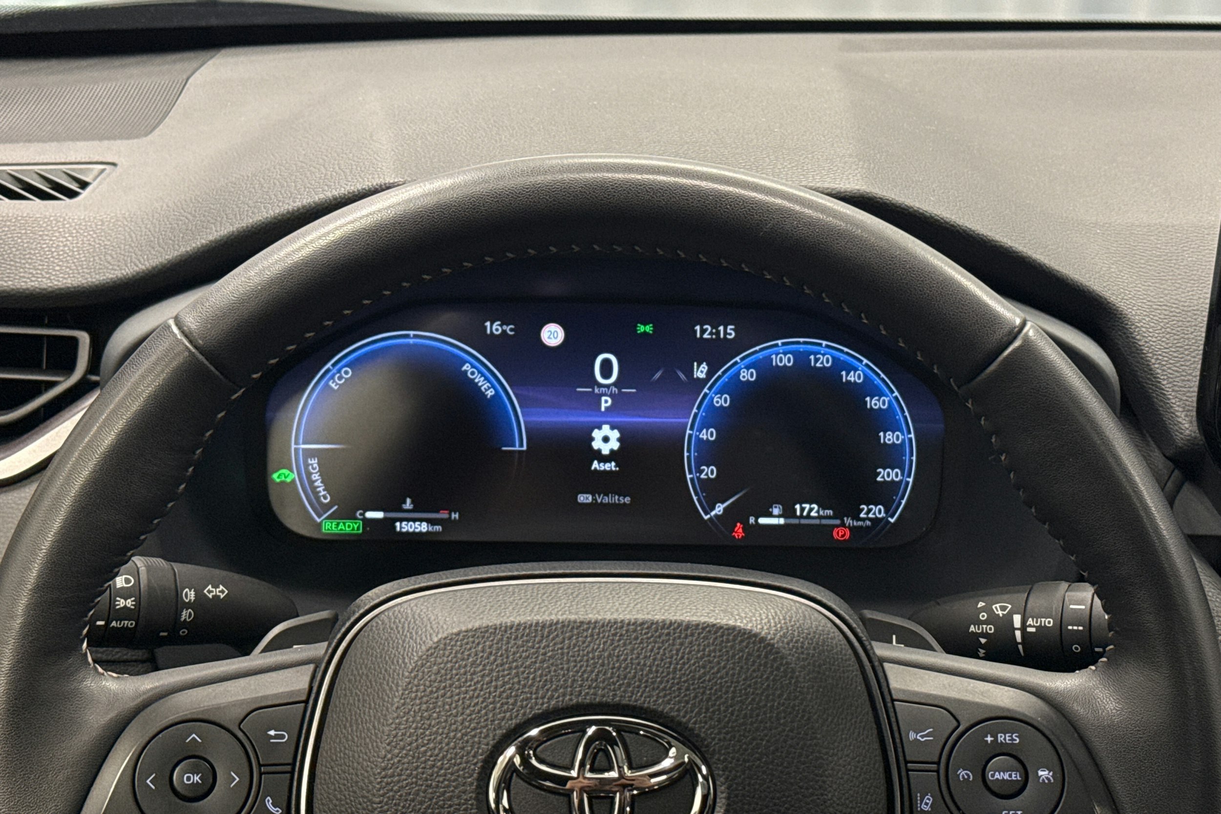 musta Toyota RAV4 2024 kuva 17.