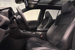 musta Toyota RAV4 2024 kuva 26.