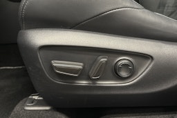musta Toyota RAV4 2024 kuva 27.