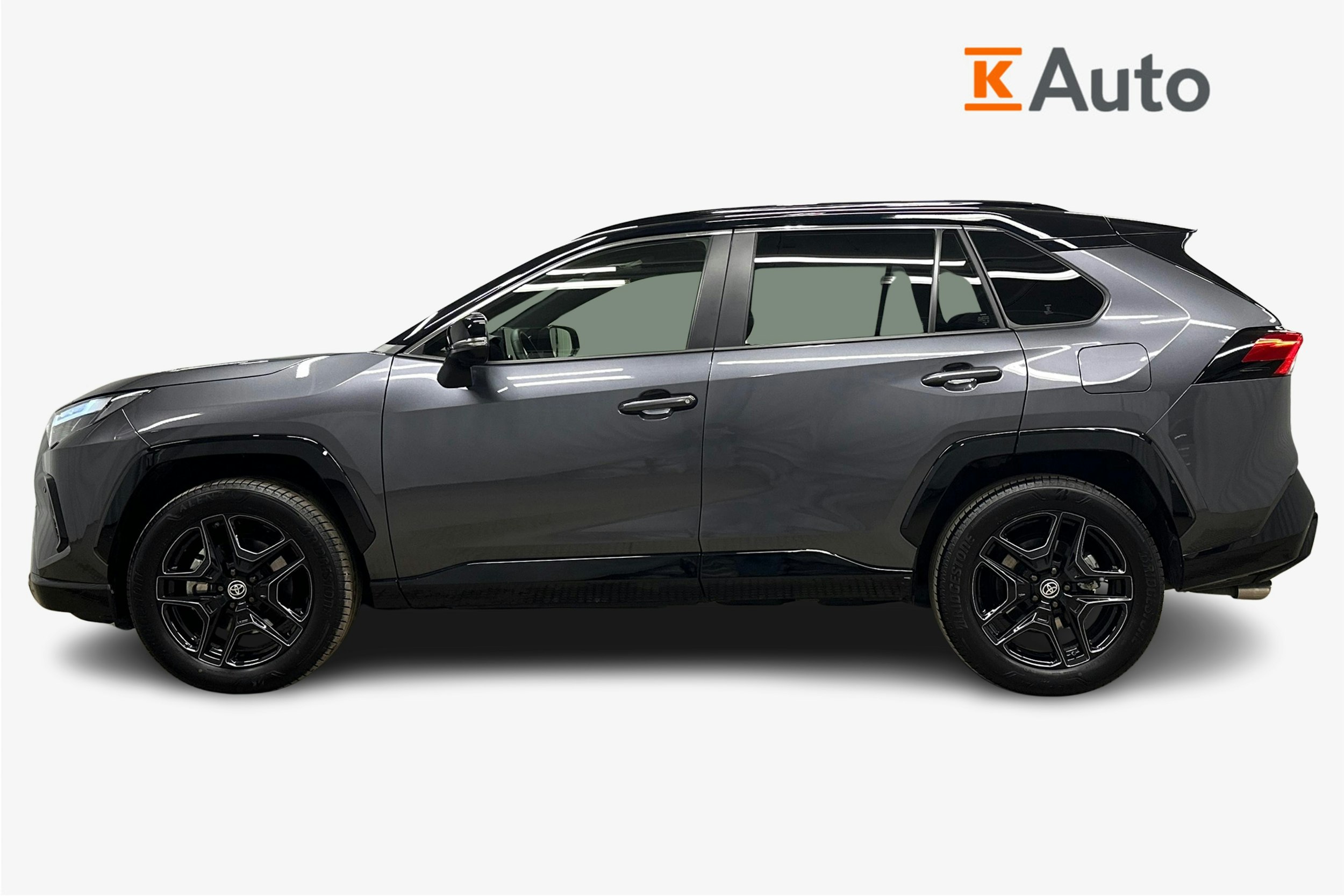 harmaa Toyota RAV4 2024 kuva 6.