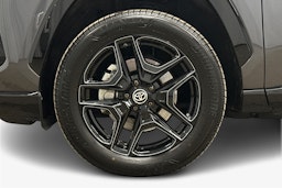 harmaa Toyota RAV4 2024 kuva 11.