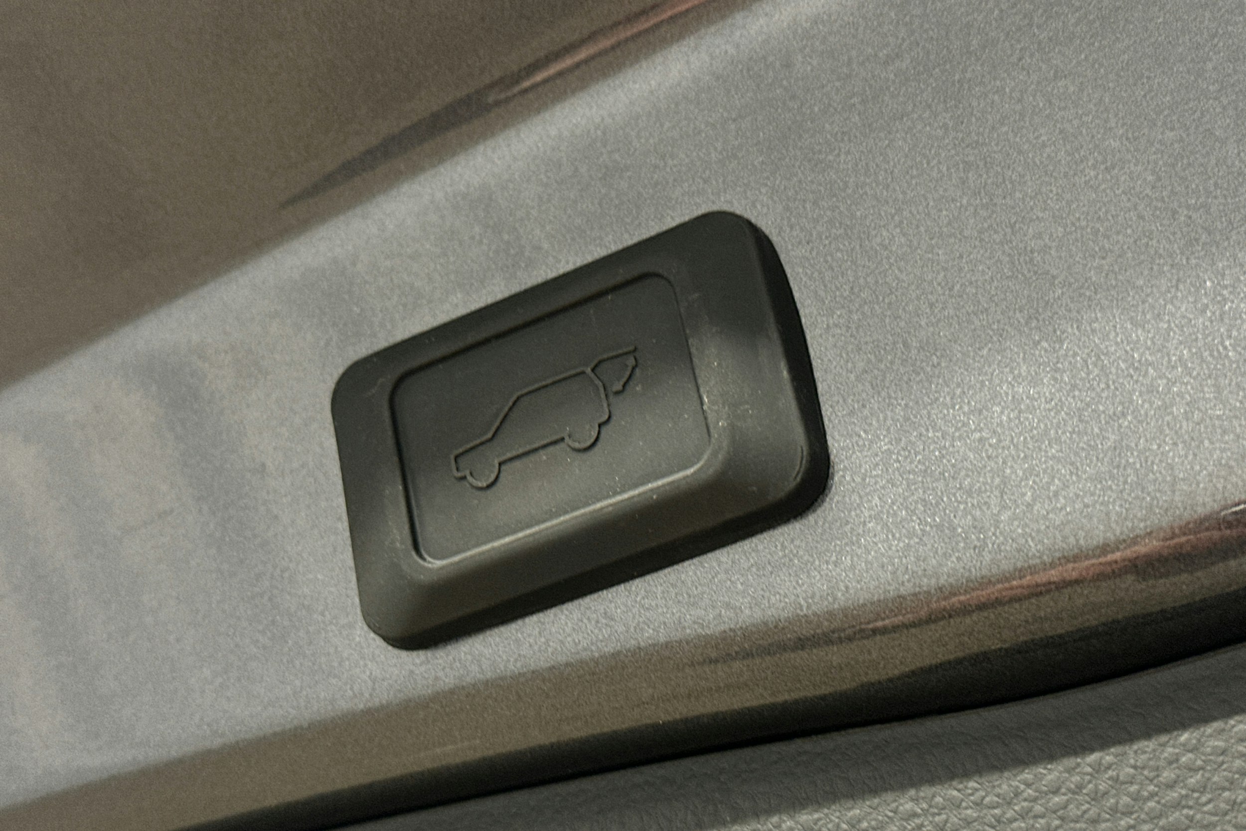 harmaa Toyota RAV4 2024 kuva 15.