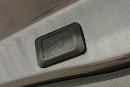 harmaa Toyota RAV4 2024 kuva 15.