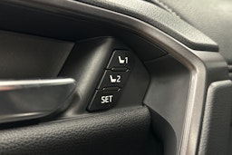 harmaa Toyota RAV4 2024 kuva 18.