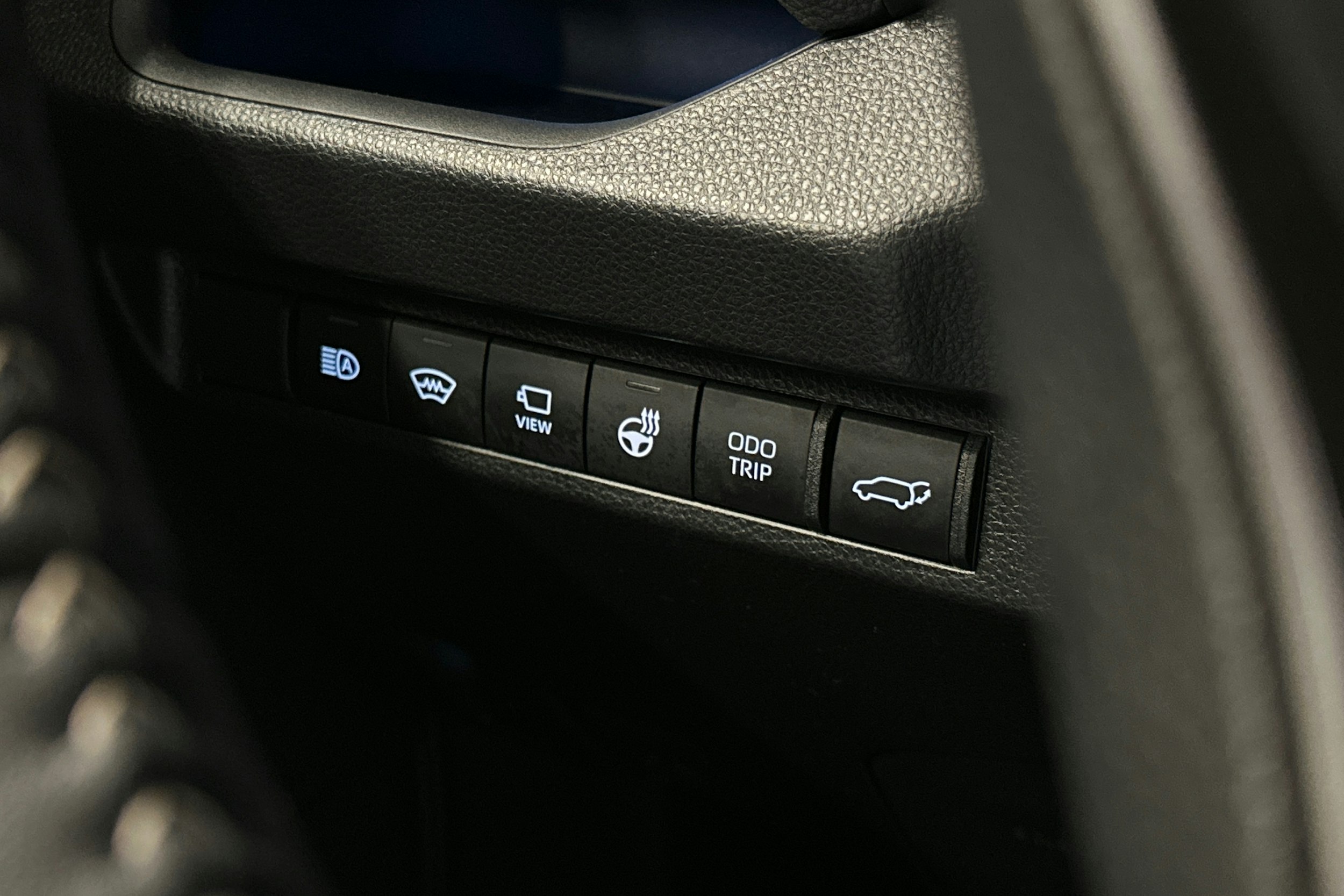 harmaa Toyota RAV4 2024 kuva 22.