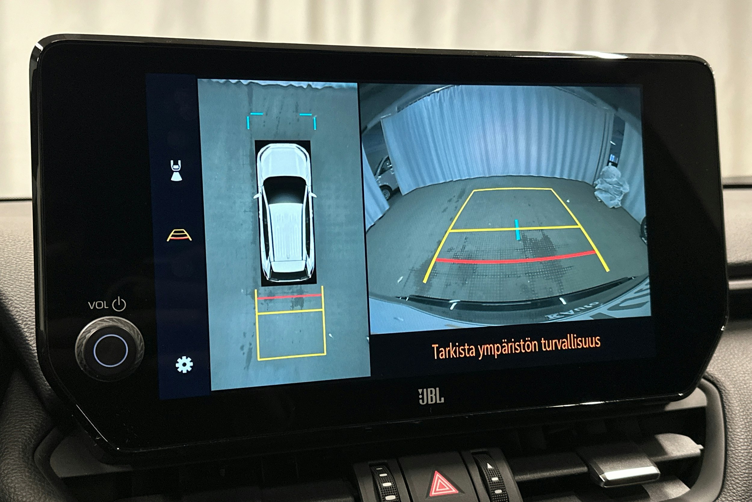 harmaa Toyota RAV4 2024 kuva 27.