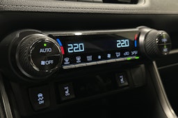 harmaa Toyota RAV4 2024 kuva 28.