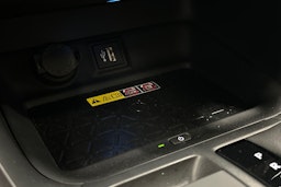 harmaa Toyota RAV4 2024 kuva 29.