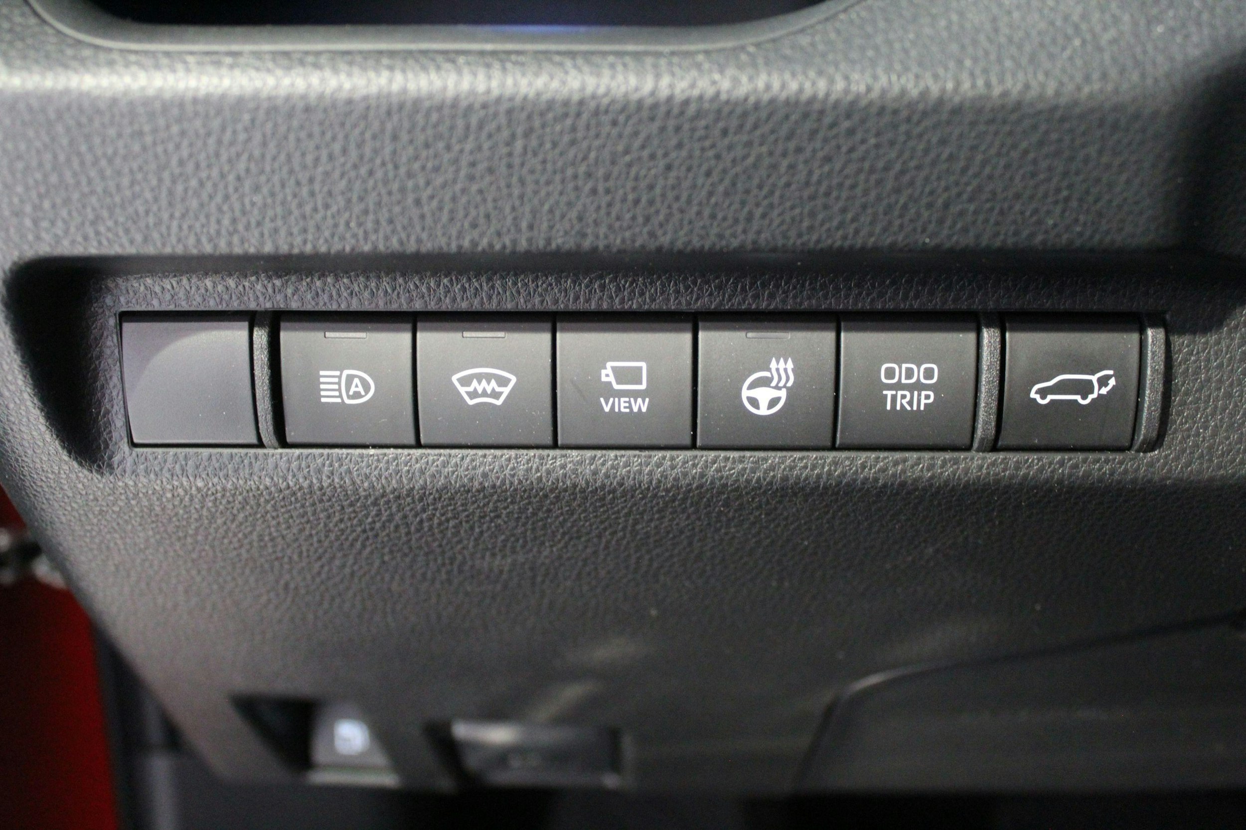 punainen Toyota RAV4 2024 kuva 11.