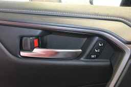 punainen Toyota RAV4 2024 kuva 13.