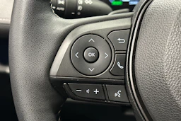 punainen Toyota RAV4 2024 kuva 15.