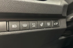 punainen Toyota RAV4 2024 kuva 16.