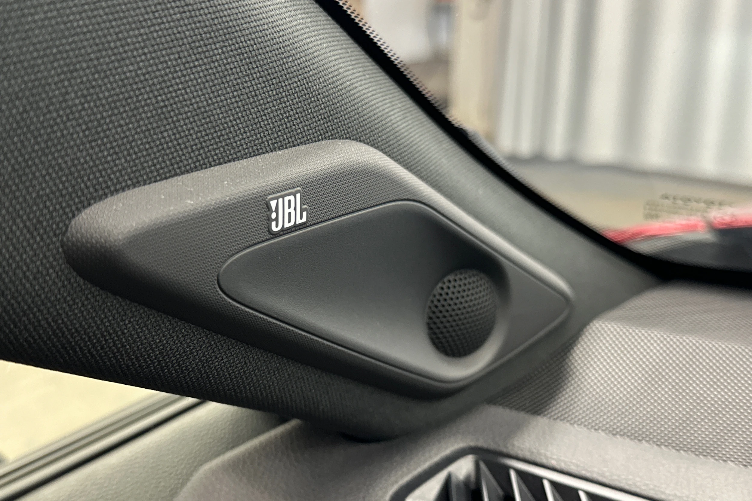 punainen Toyota RAV4 2024 kuva 17.