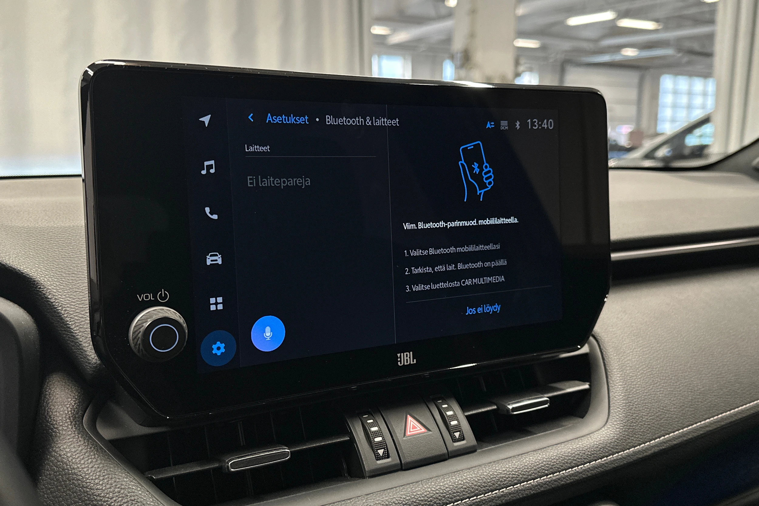 punainen Toyota RAV4 2024 kuva 21.