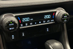 punainen Toyota RAV4 2024 kuva 22.