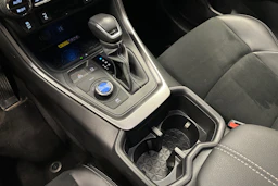 punainen Toyota RAV4 2024 kuva 23.