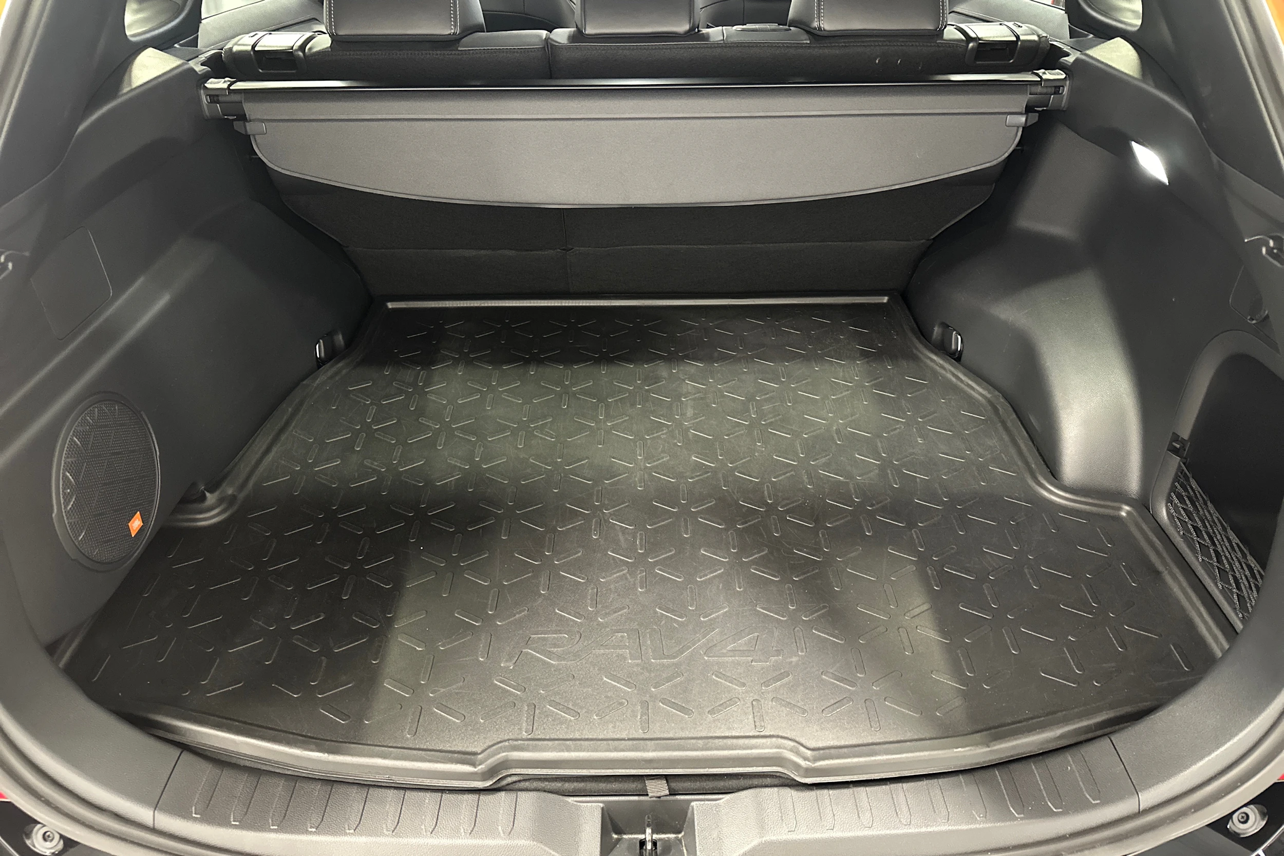 punainen Toyota RAV4 2024 kuva 27.