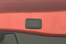 punainen Toyota RAV4 2024 kuva 28.