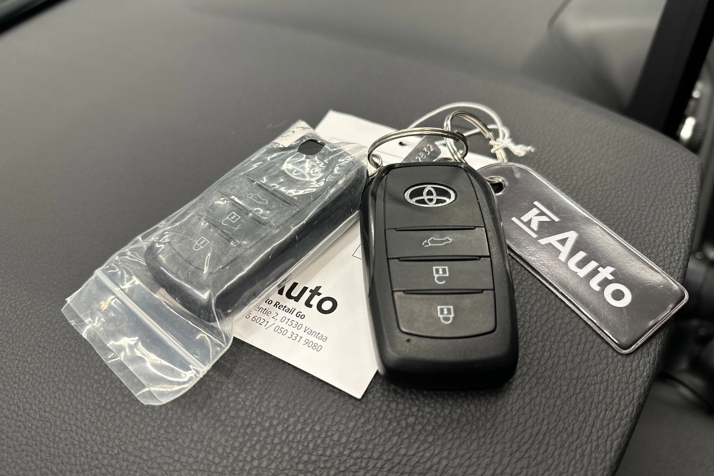 punainen Toyota RAV4 2024 kuva 30.