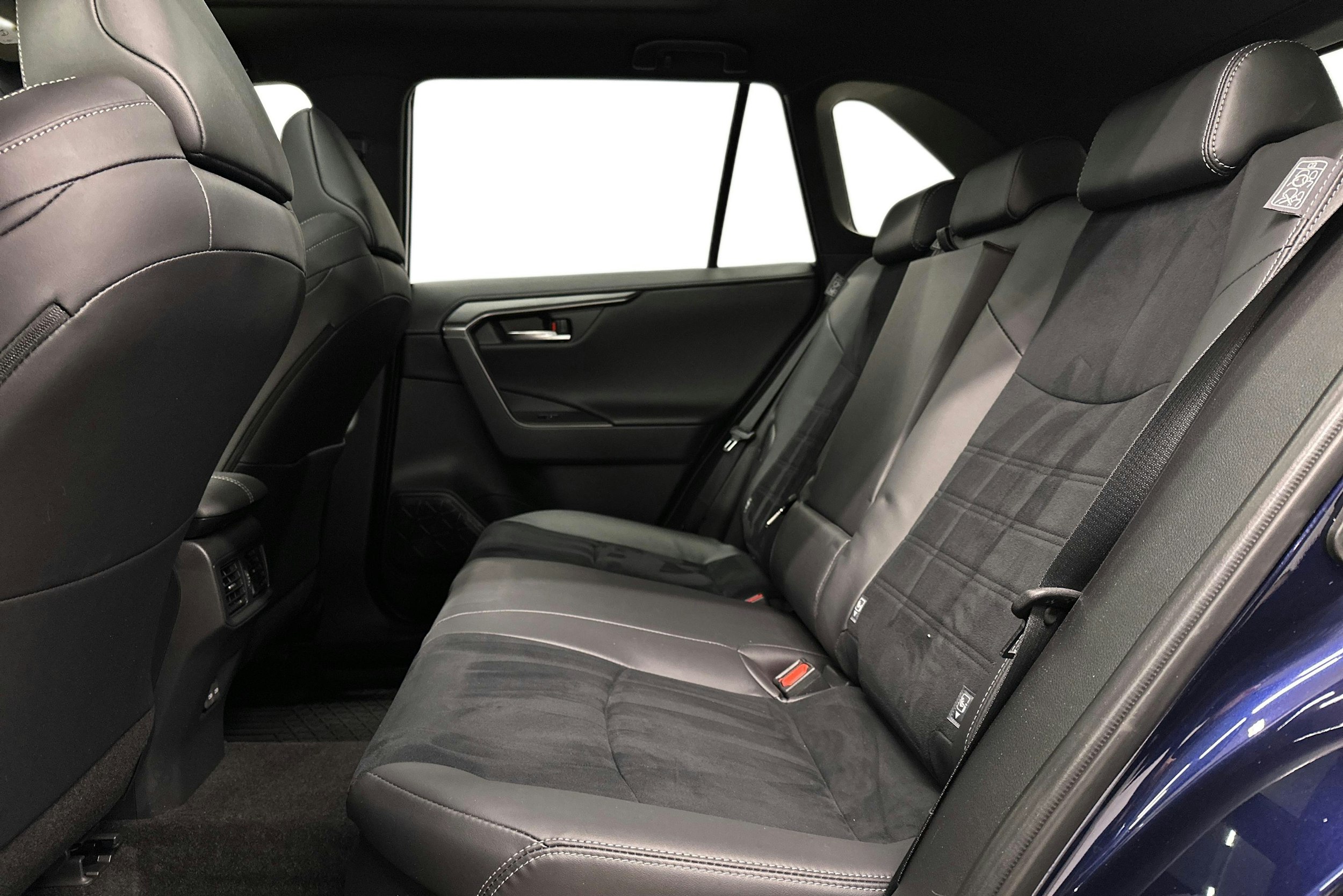 sininen Toyota RAV4 2024 kuva 10.