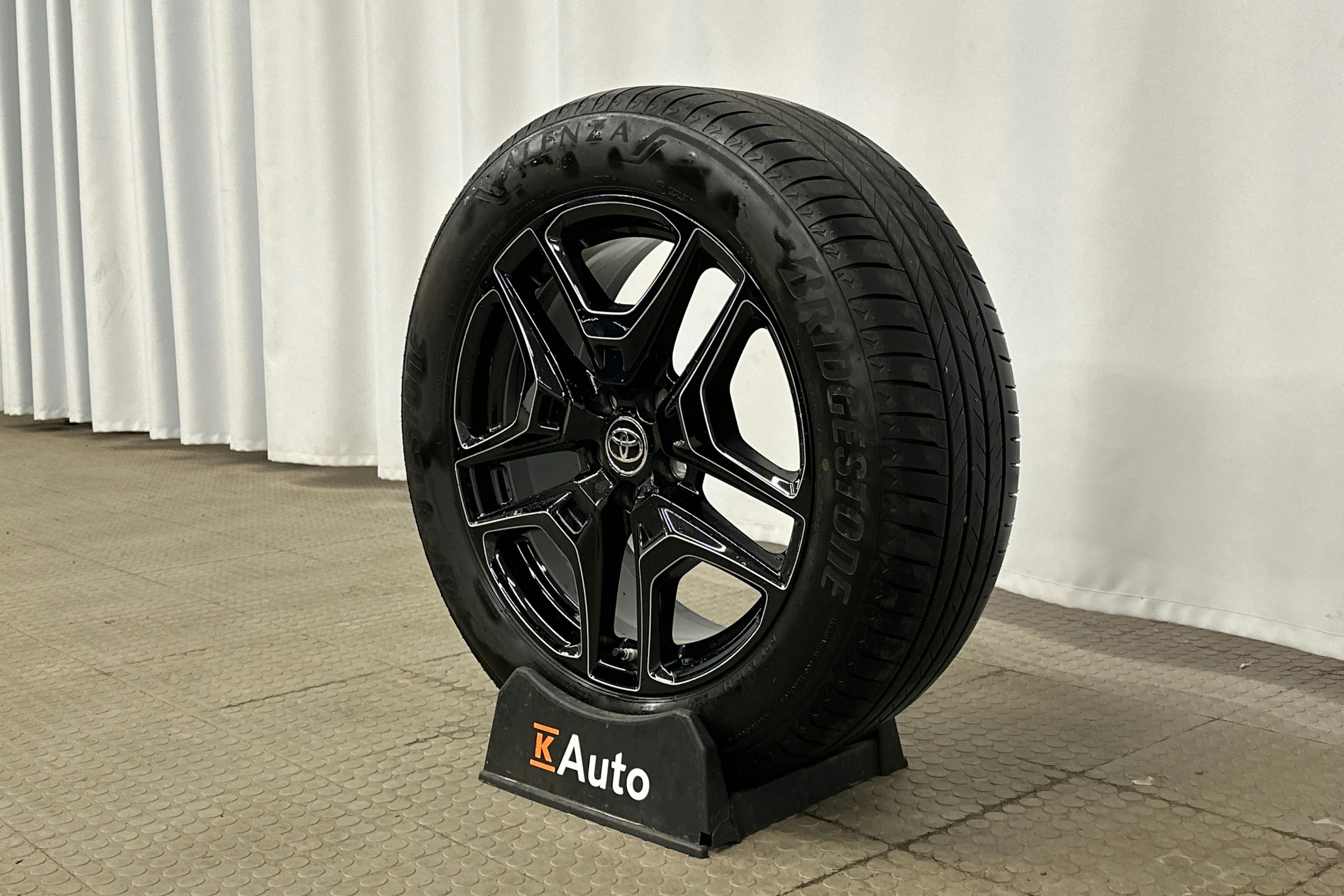 sininen Toyota RAV4 2024 kuva 13.