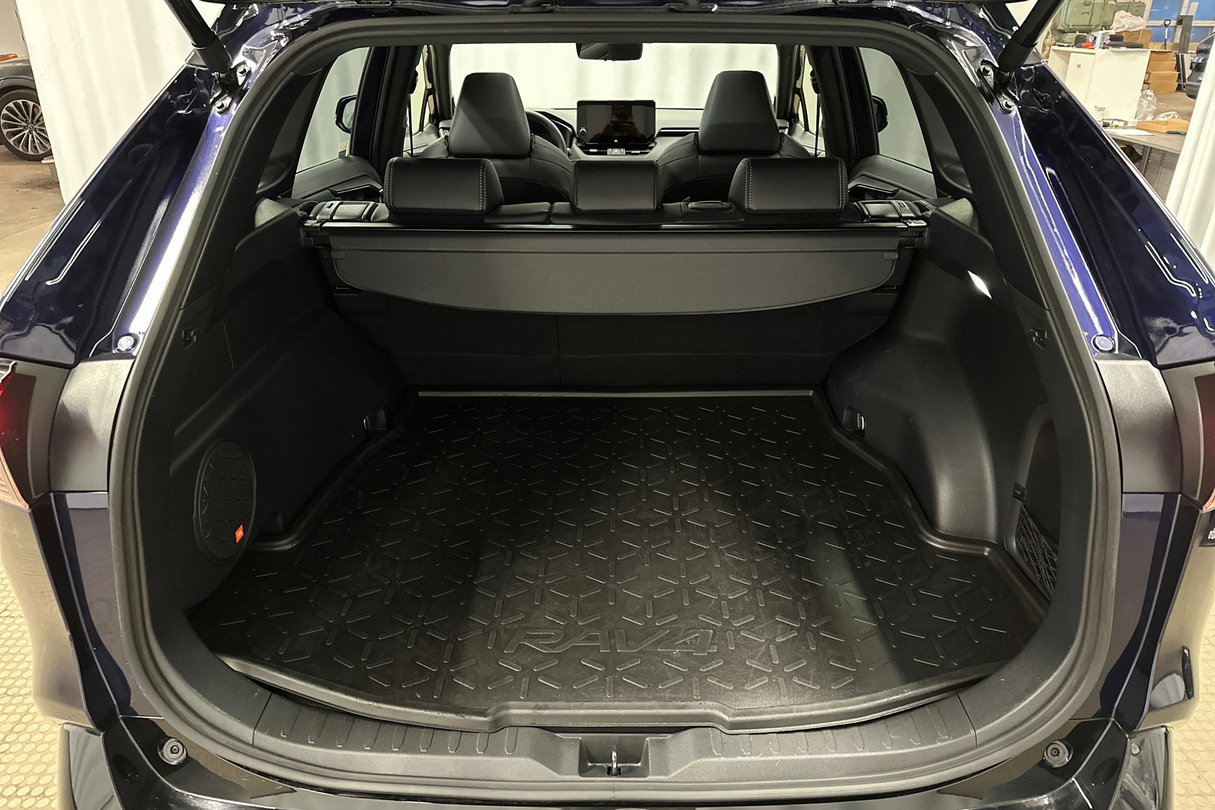 sininen Toyota RAV4 2024 kuva 14.