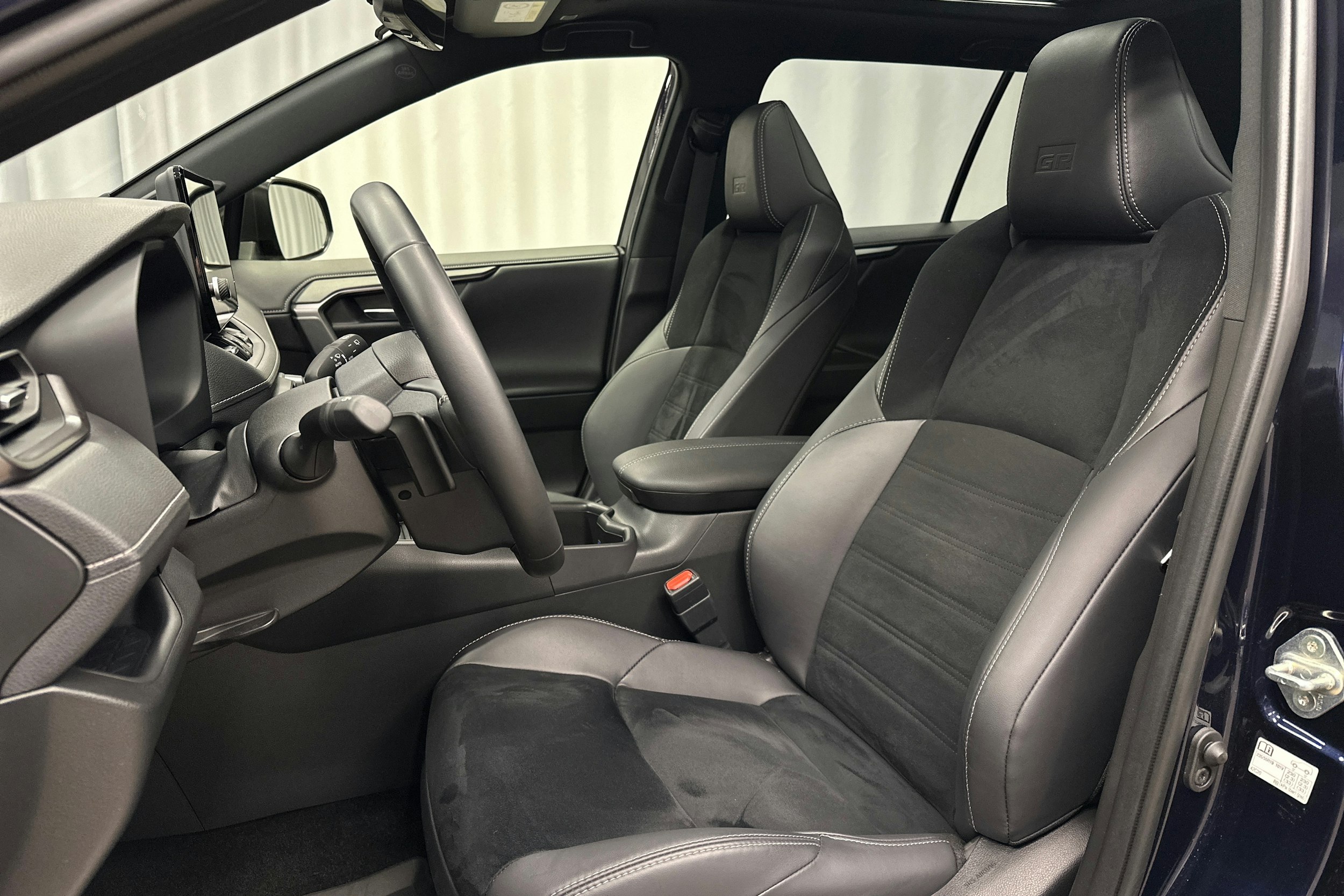 sininen Toyota RAV4 2024 kuva 16.