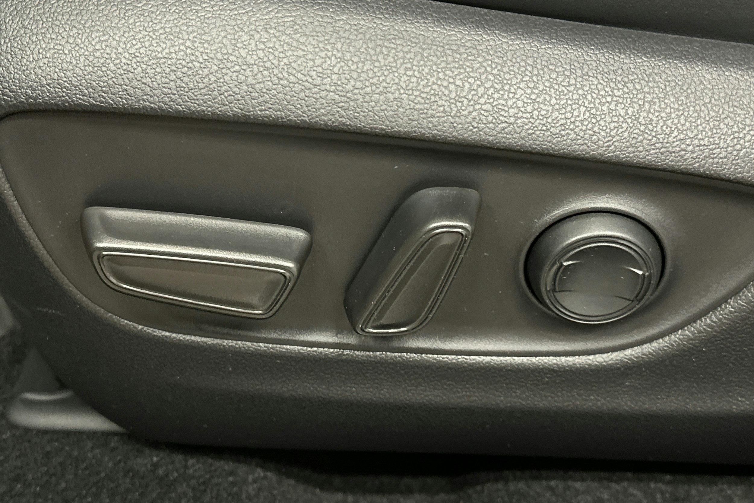 sininen Toyota RAV4 2024 kuva 17.