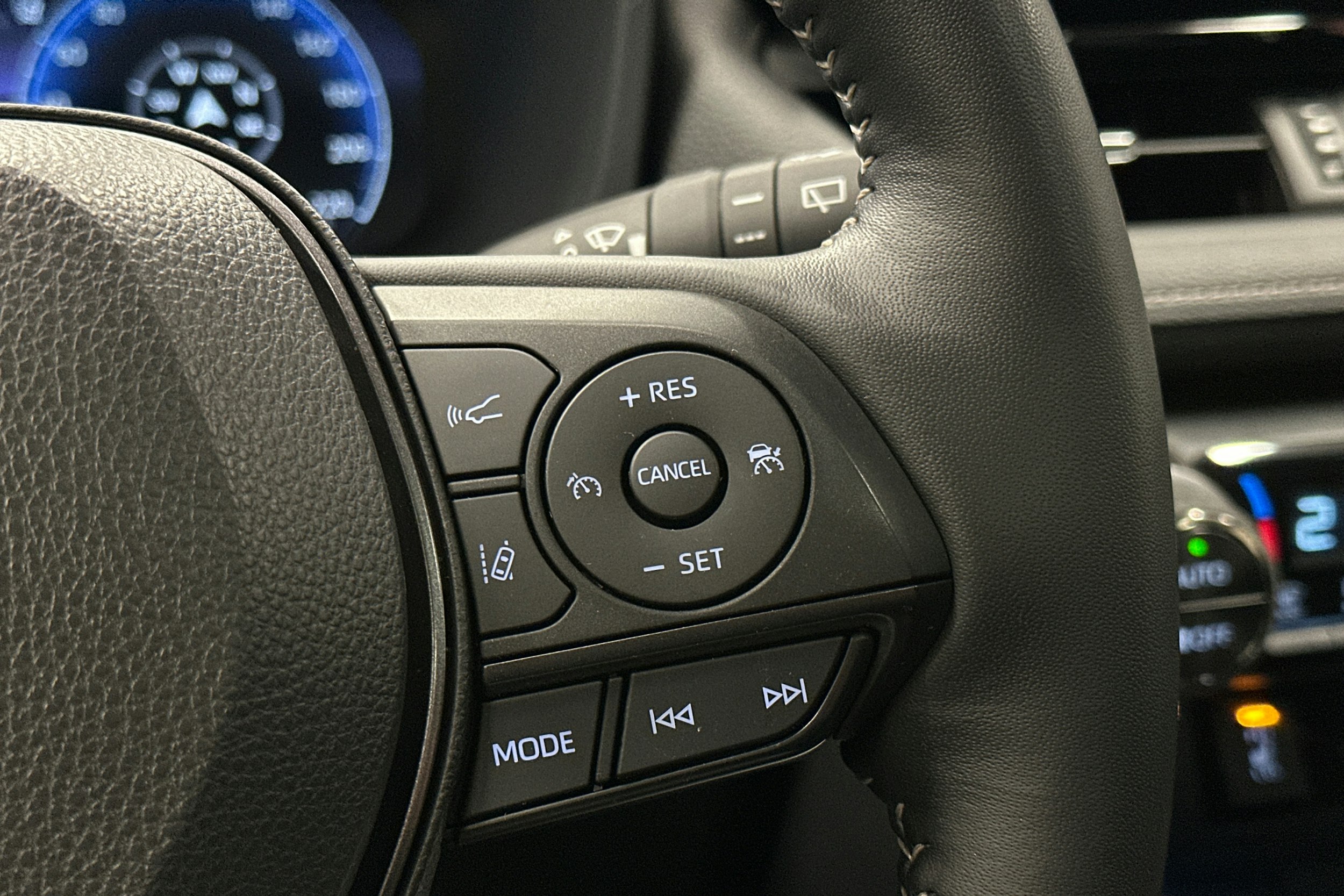 sininen Toyota RAV4 2024 kuva 21.