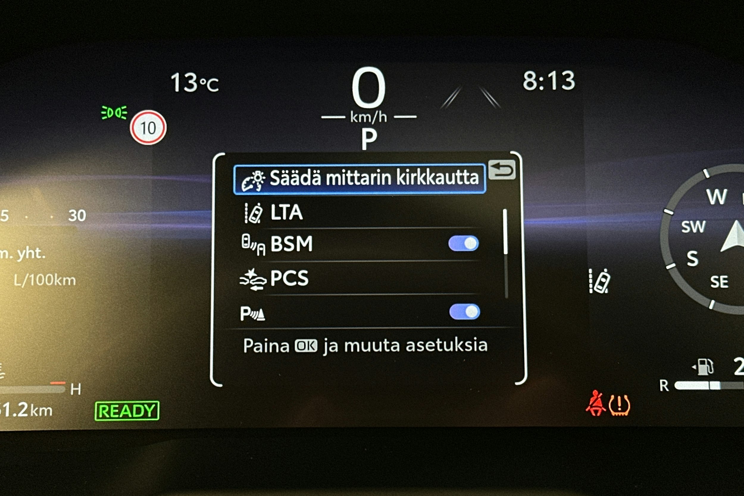 sininen Toyota RAV4 2024 kuva 23.