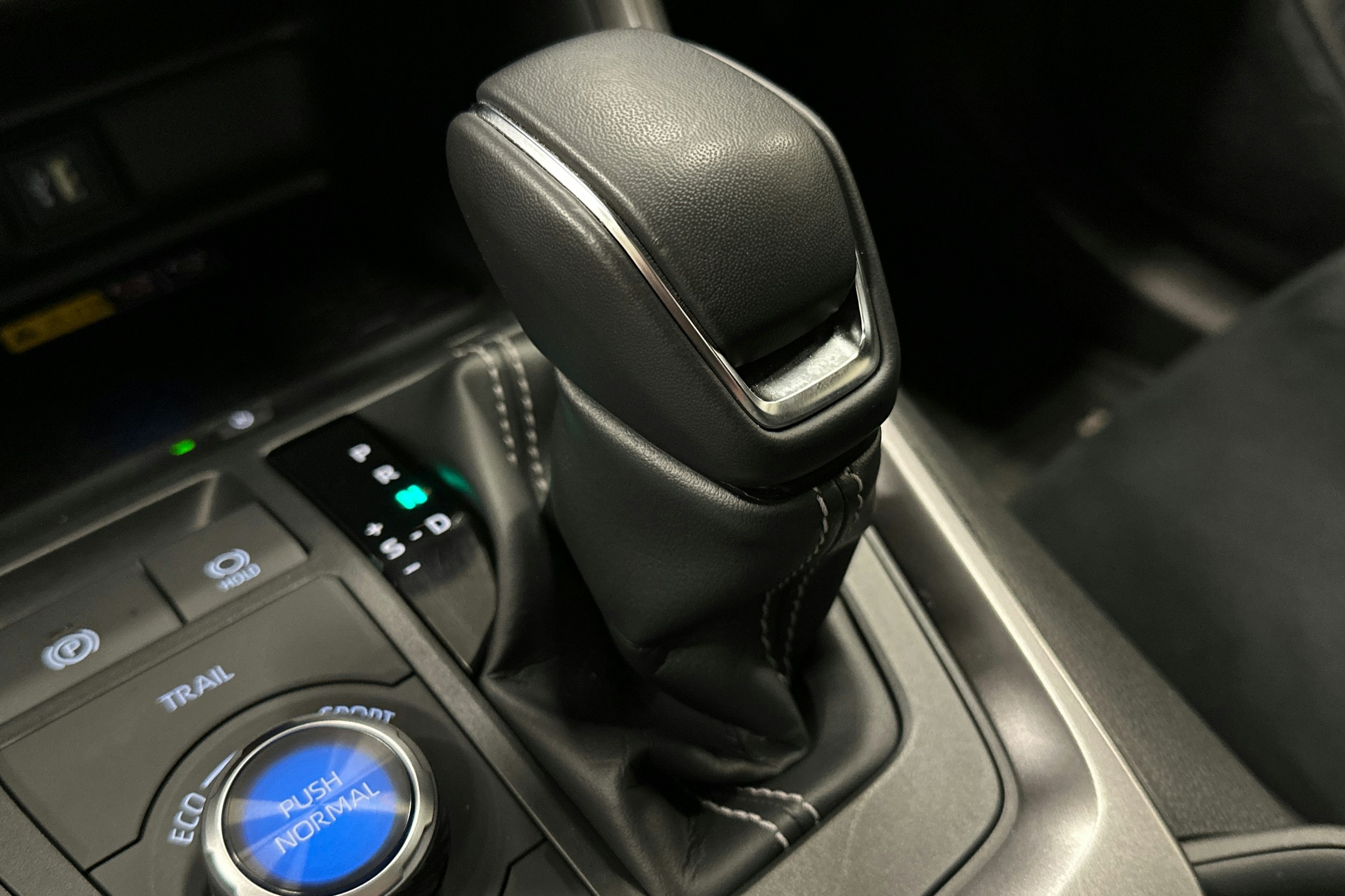 sininen Toyota RAV4 2024 kuva 30.