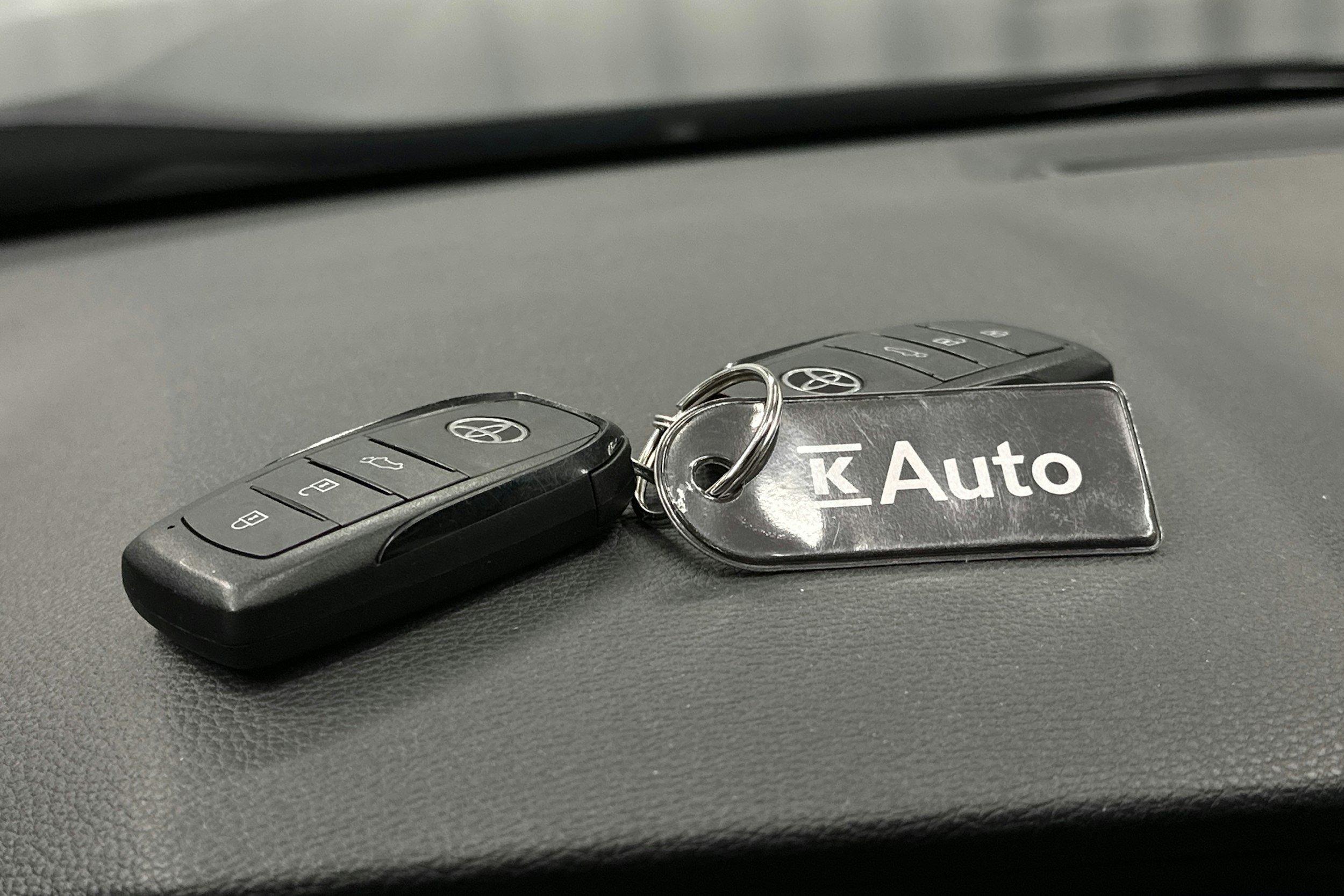 sininen Toyota RAV4 2024 kuva 33.