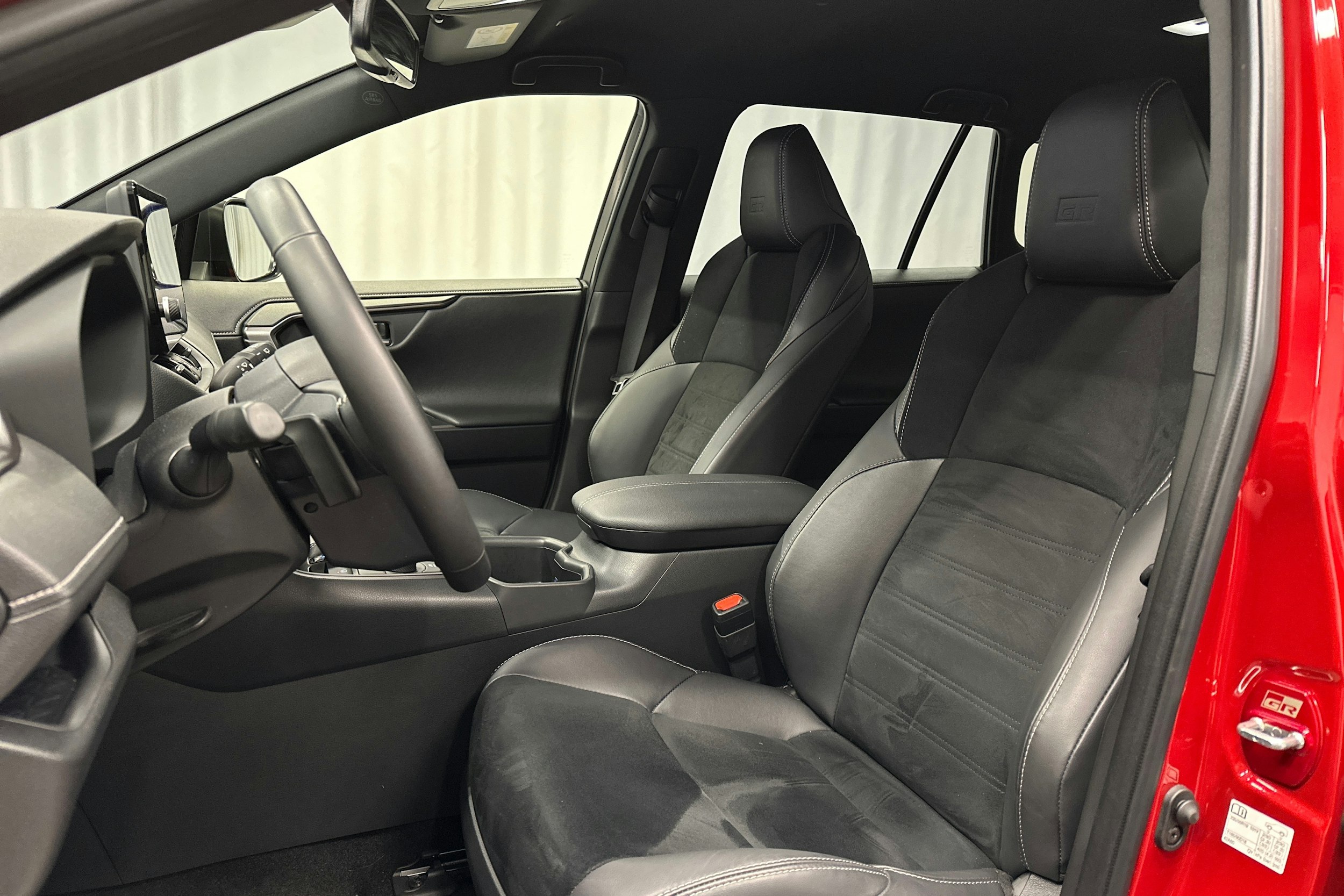 punainen Toyota RAV4 2025 kuva 16.