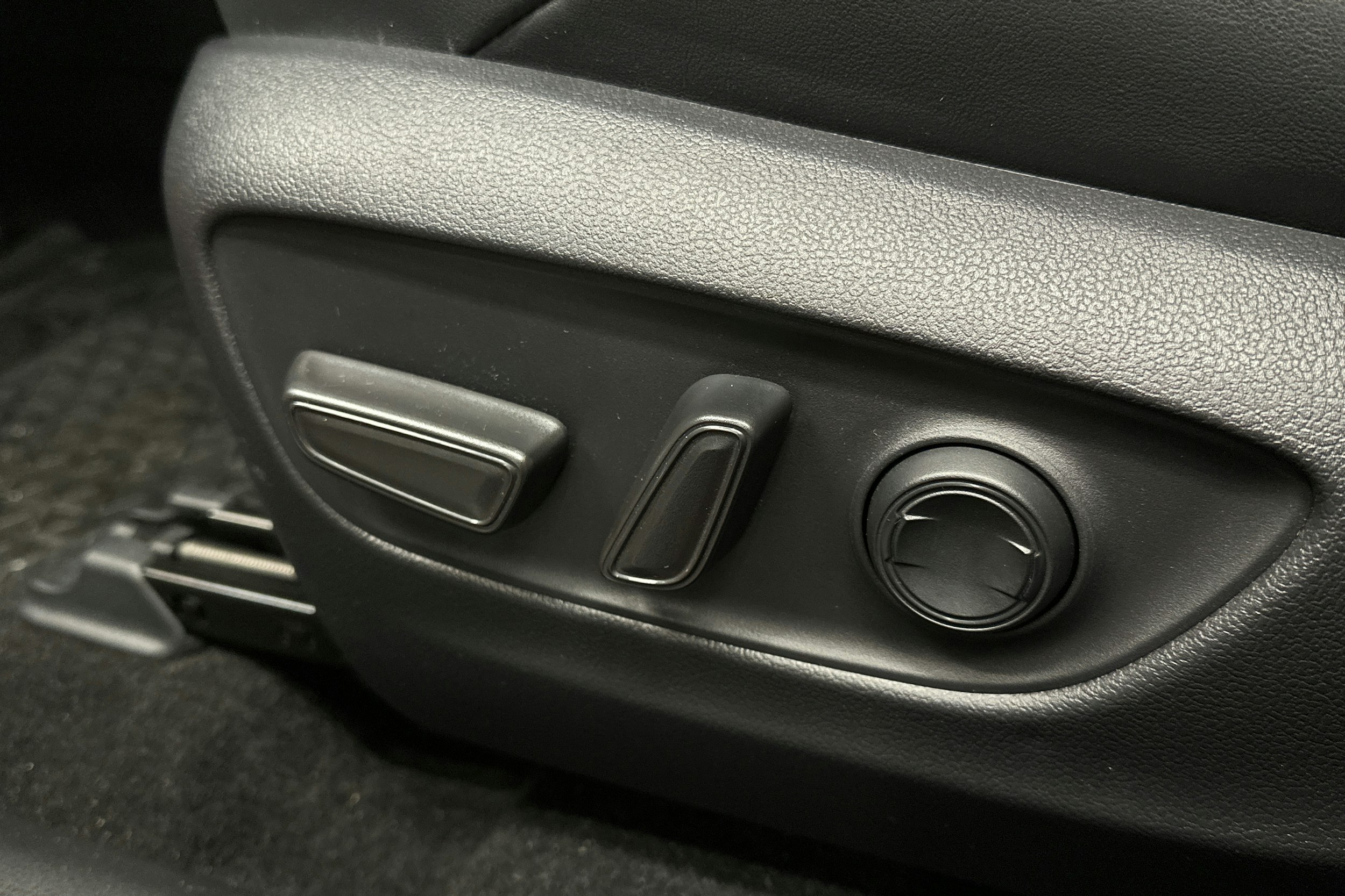 punainen Toyota RAV4 2025 kuva 17.