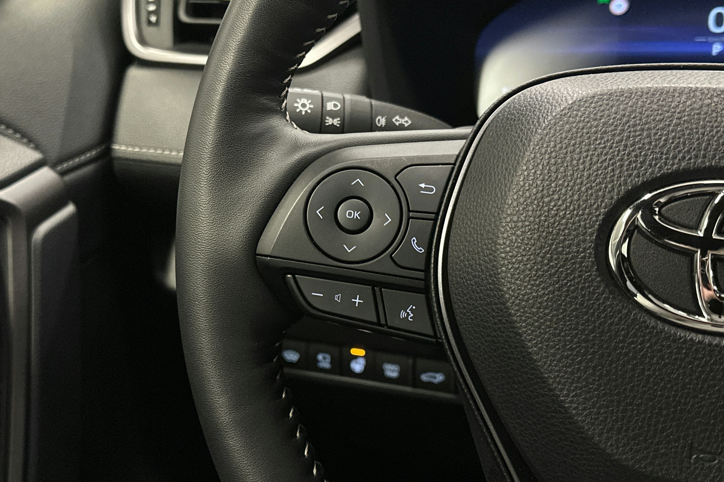 punainen Toyota RAV4 2025 kuva 20.