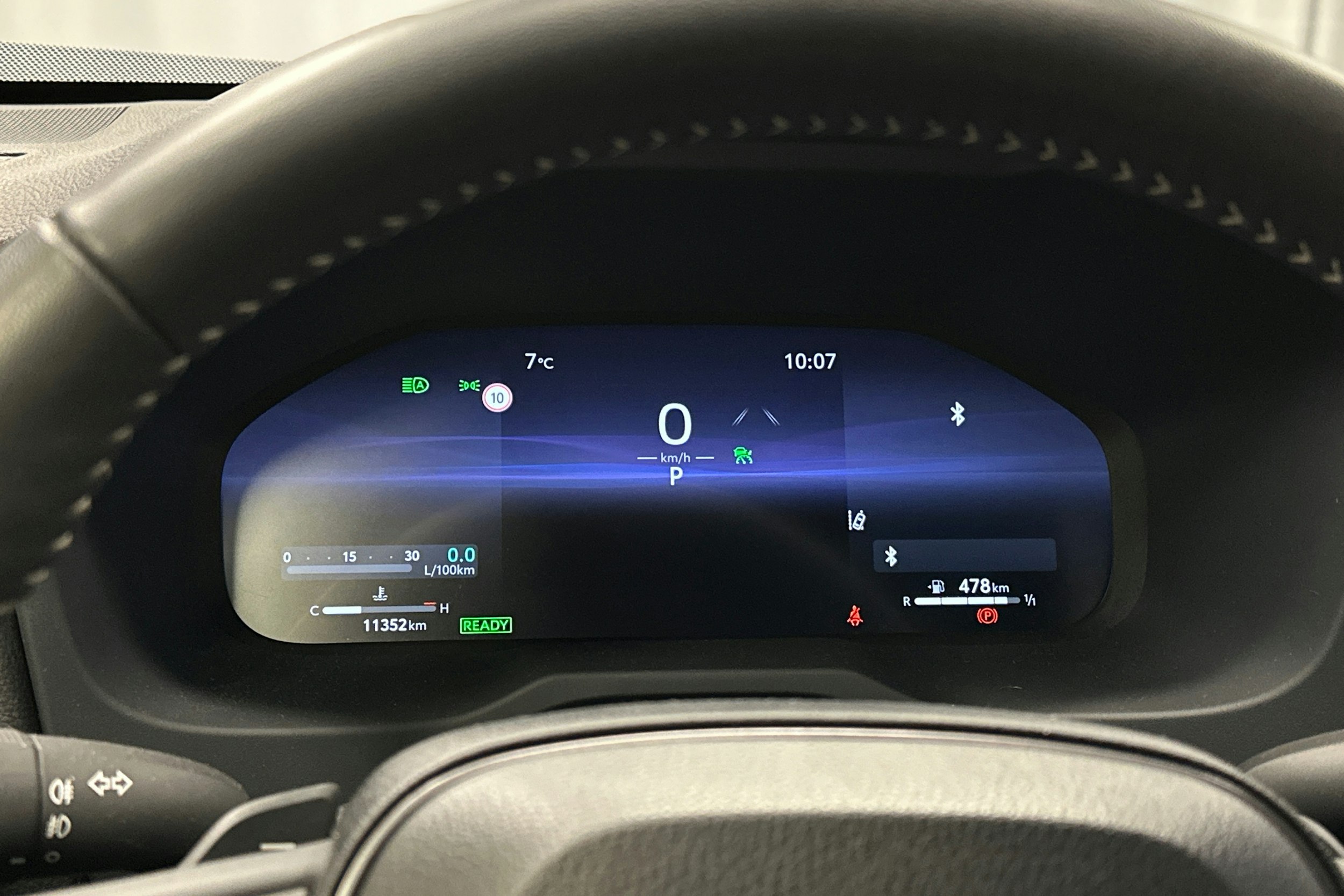 punainen Toyota RAV4 2025 kuva 23.