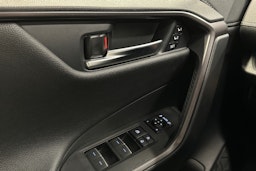 punainen Toyota RAV4 2025 kuva 24.