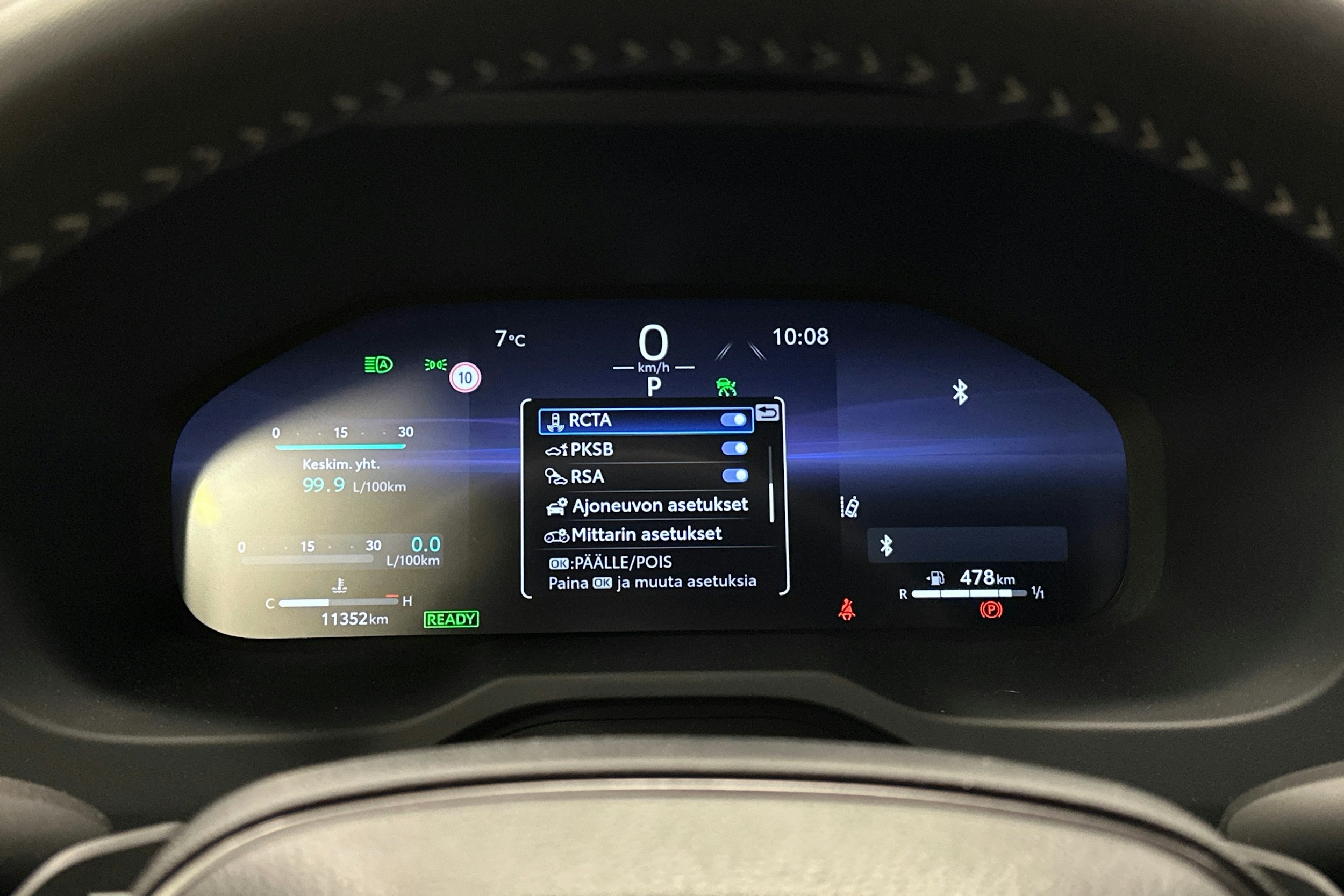 punainen Toyota RAV4 2025 kuva 26.