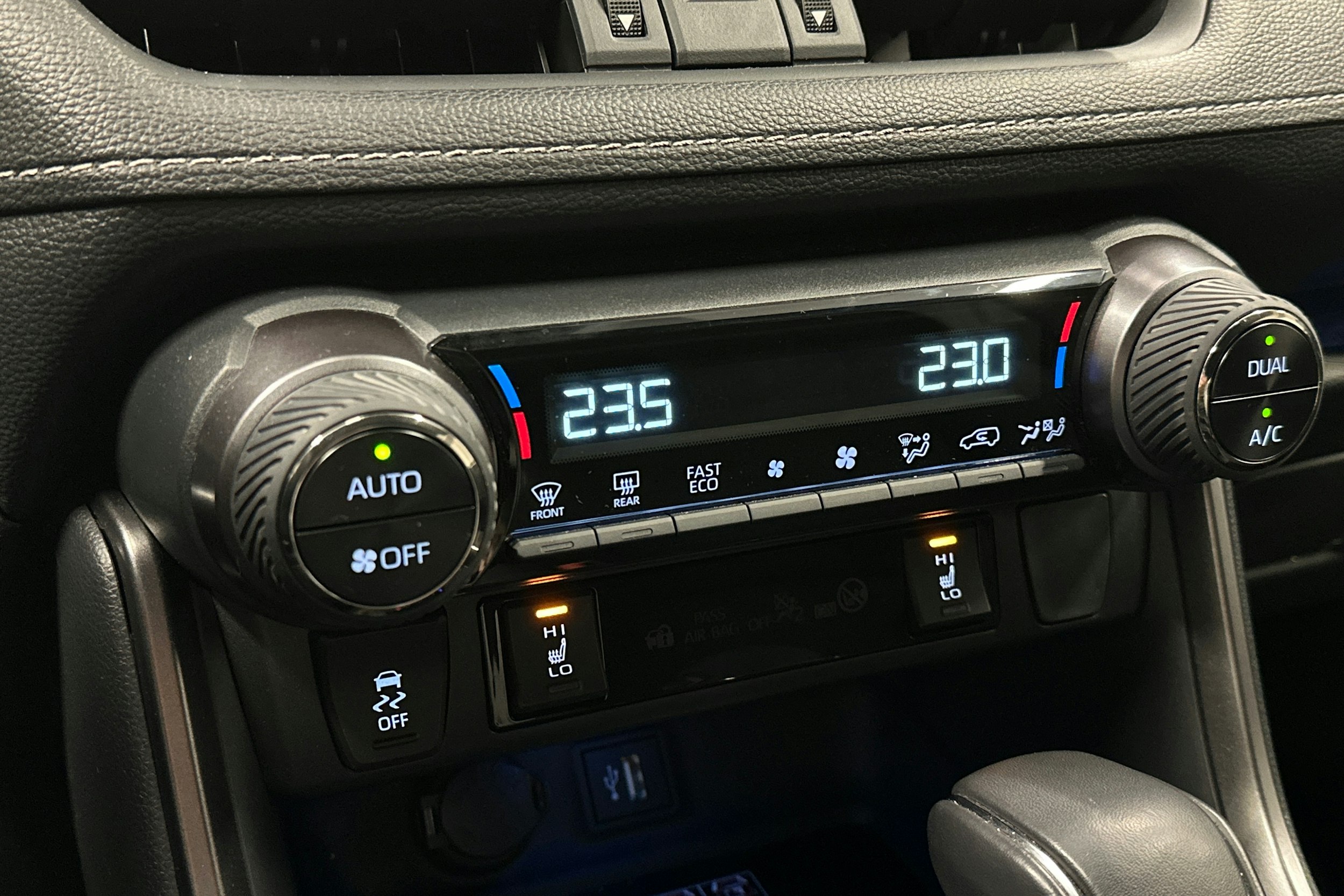 punainen Toyota RAV4 2025 kuva 29.