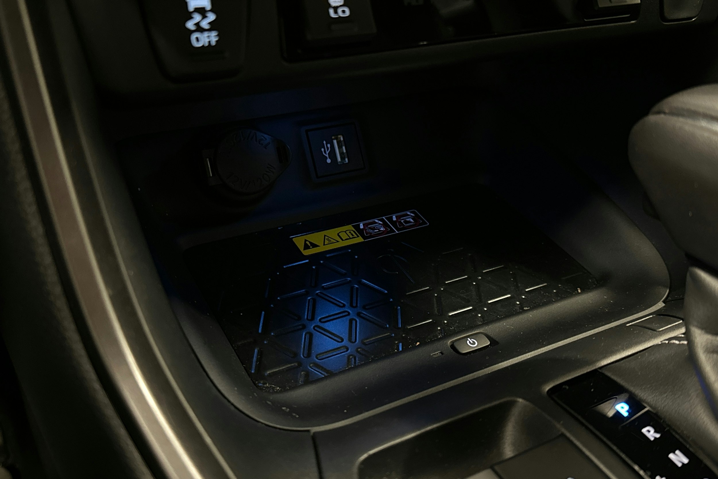 punainen Toyota RAV4 2025 kuva 30.