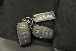 punainen Toyota RAV4 2025 kuva 32.