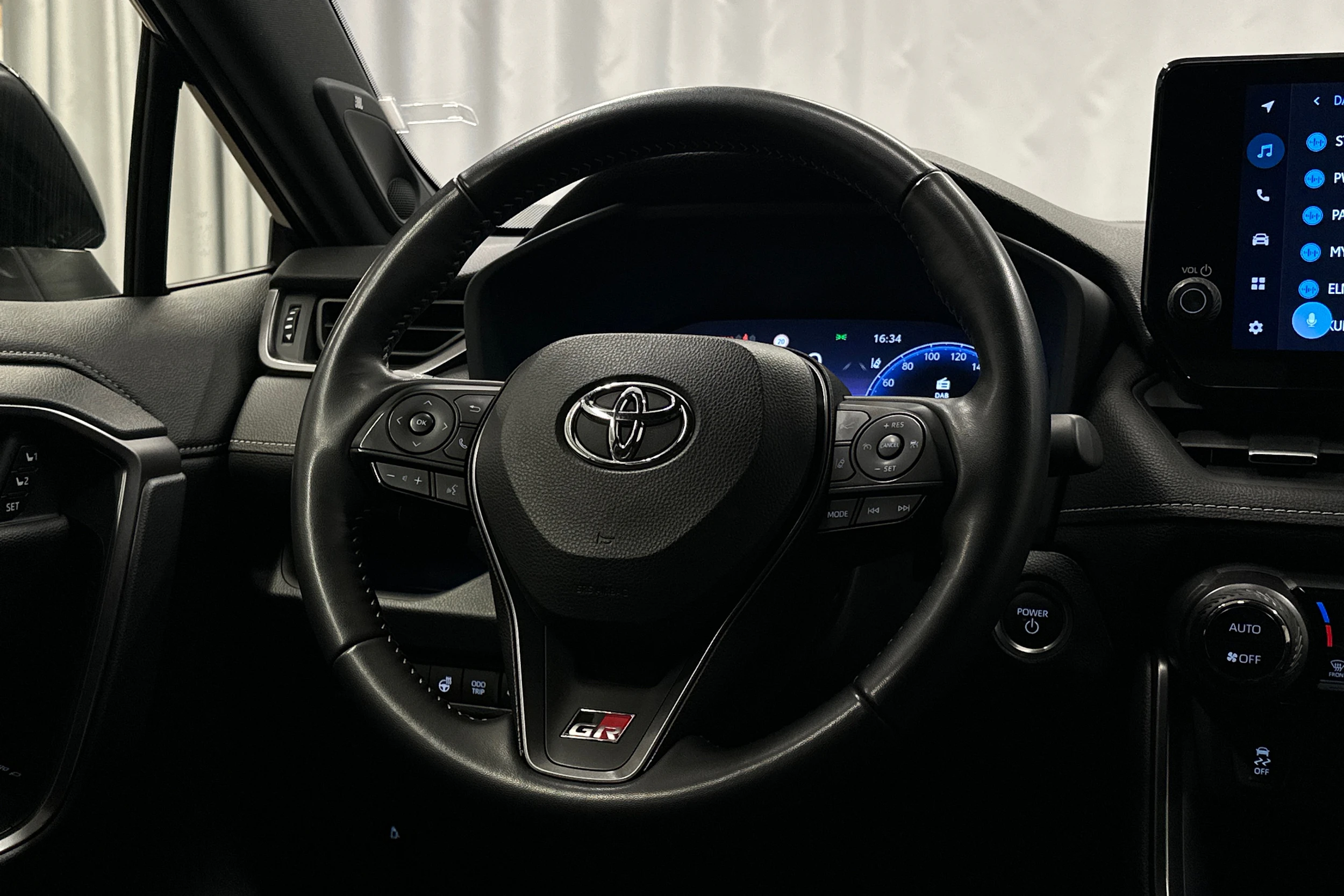 Toyota RAV4 2025 kuva 16.
