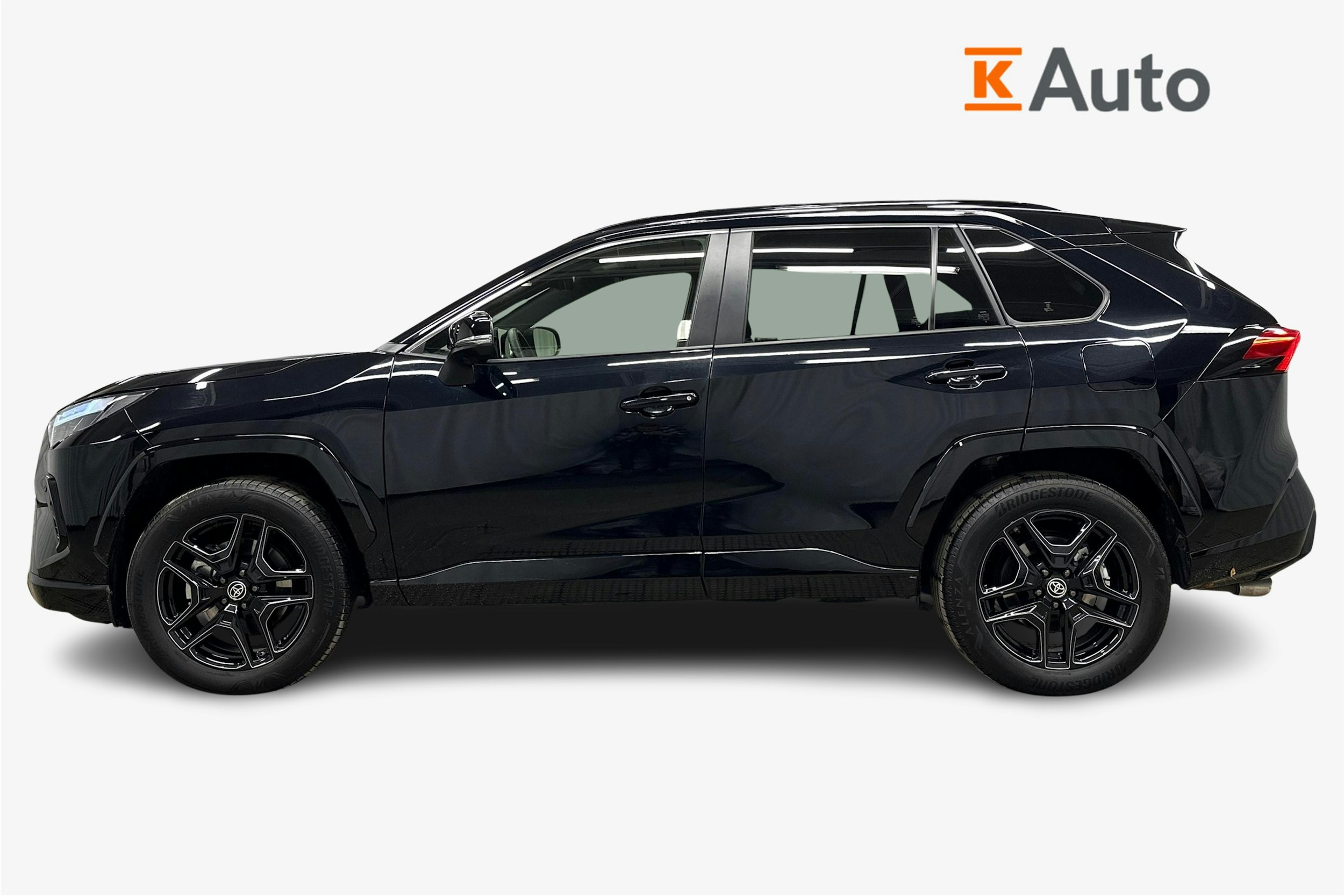 musta Toyota RAV4 2025 kuva 6.
