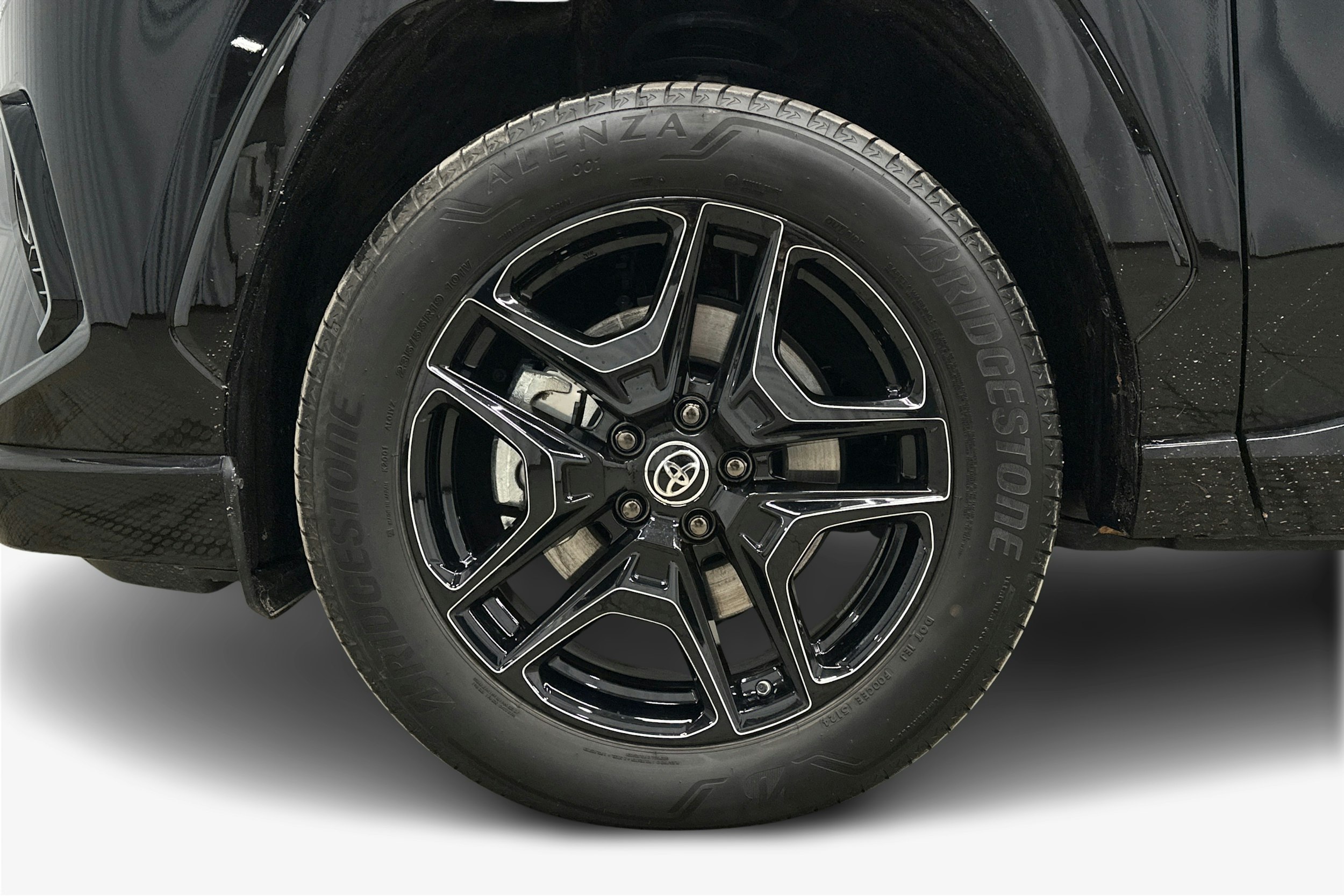 musta Toyota RAV4 2025 kuva 11.