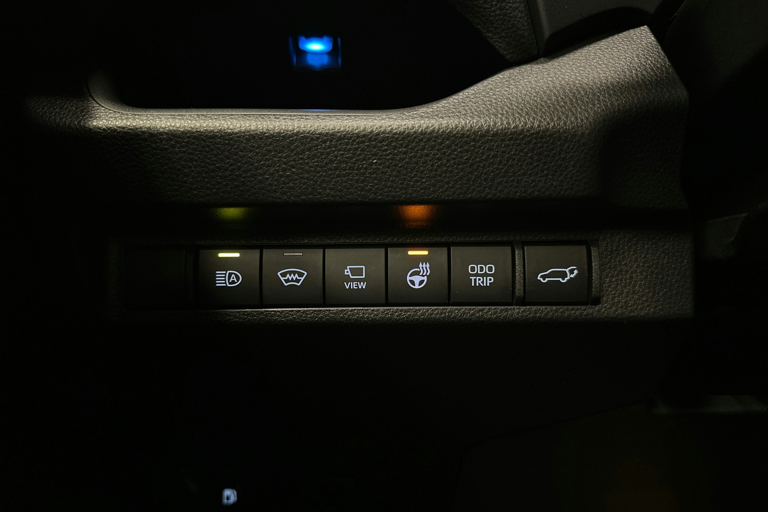 musta Toyota RAV4 2025 kuva 16.