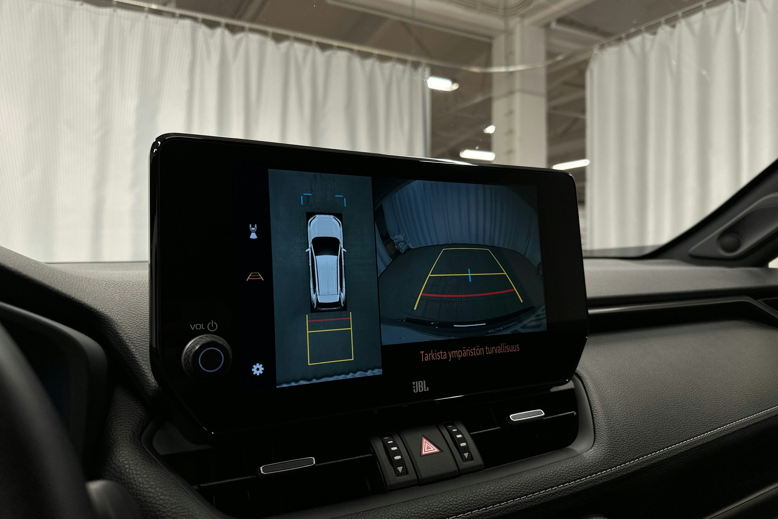 musta Toyota RAV4 2025 kuva 17.