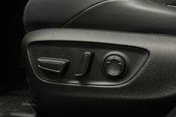 musta Toyota RAV4 2025 kuva 22.