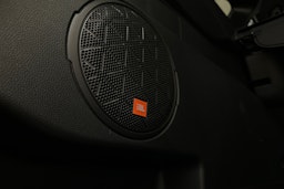 musta Toyota RAV4 2025 kuva 25.